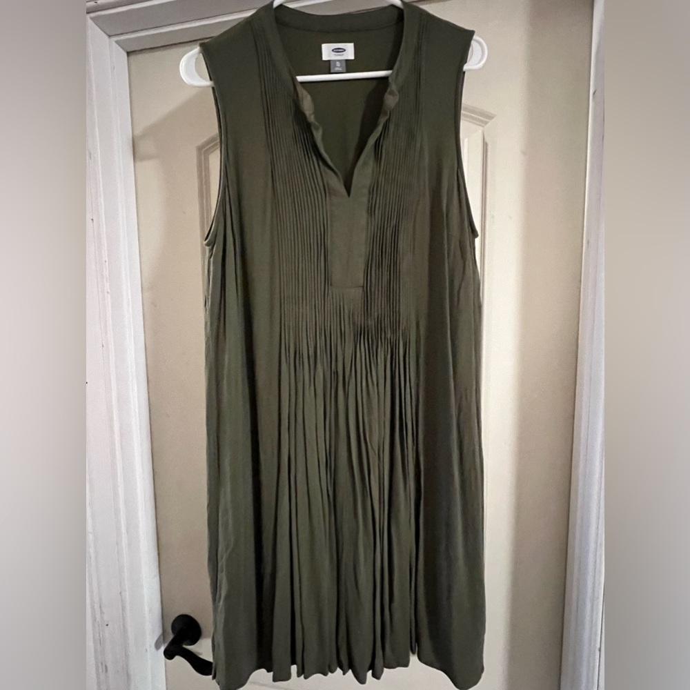 Sleeveless dress